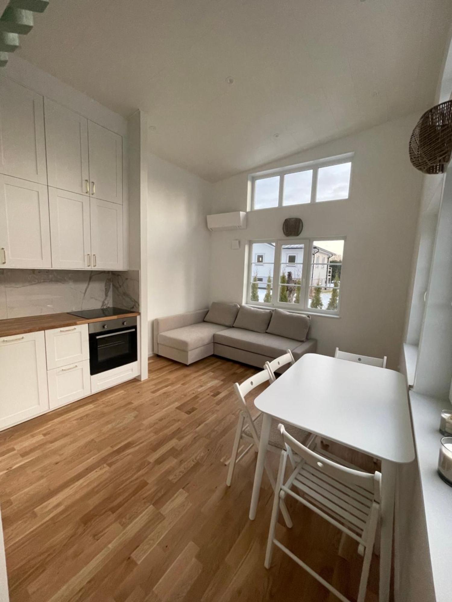 Ett Nytt Fraesch Hus Utanfoer Stockholm Naera Arlanda Villa Rosersberg Kültér fotó