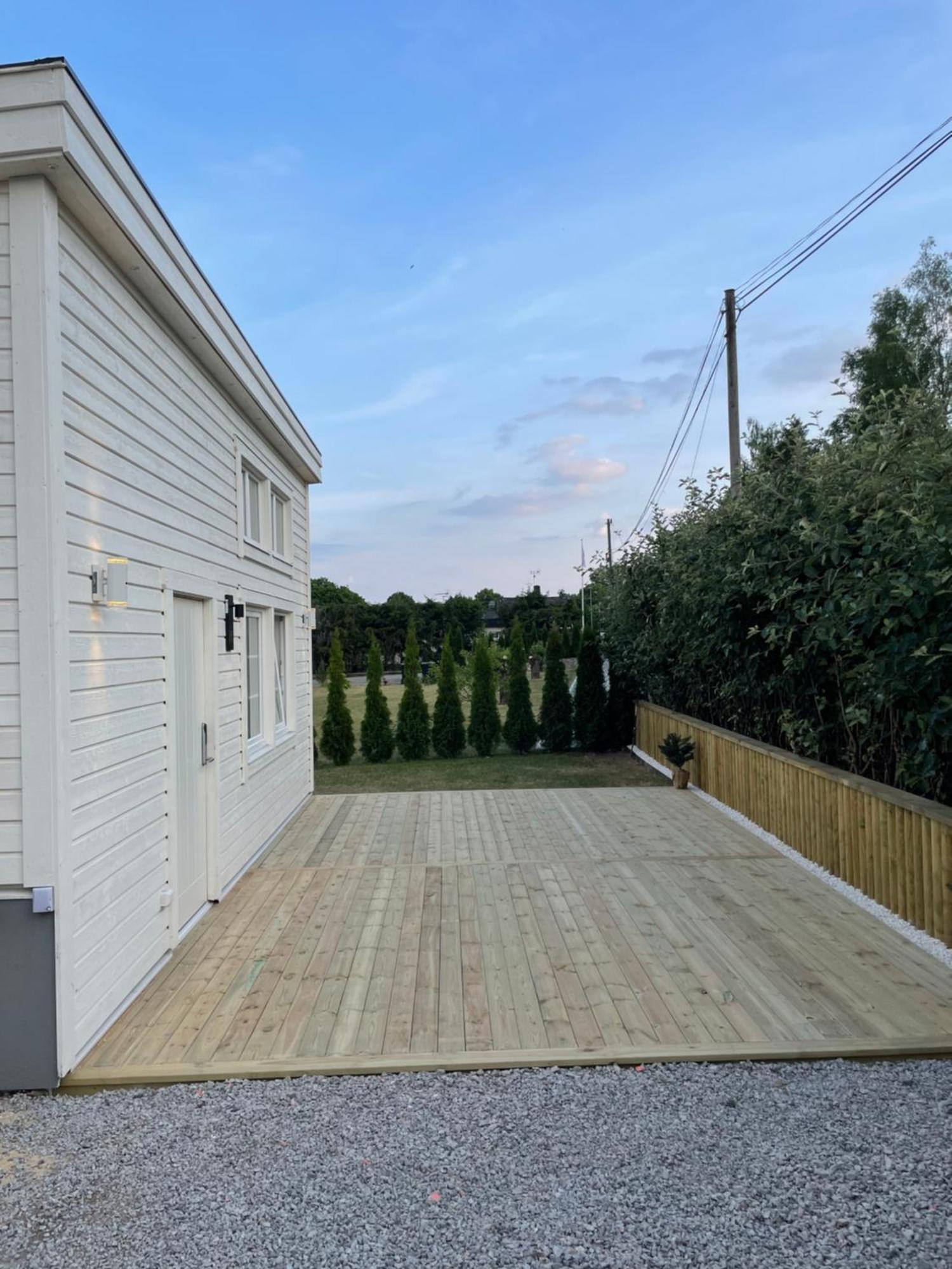 Ett Nytt Fraesch Hus Utanfoer Stockholm Naera Arlanda Villa Rosersberg Kültér fotó